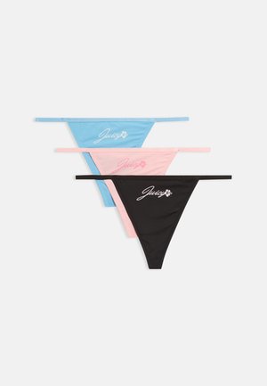 Drie stringtanga's in lichtblauw, roze en zwart, gemaakt van gladde stof, elk met het "Juicy" logo in het wit en een bloemenaccent.