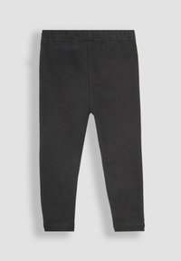 Fekete leggings, puha, rugalmas anyagból. Rugalmas derékkal és formázott lábakkal rendelkezik, díszítések vagy minták nélkül.