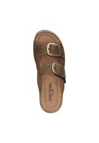 Brązowe skórzane sandały typu slip-on z dwoma regulowanymi klamrami, przeszyciami oraz wkładką amortyzującą dla komfortu.