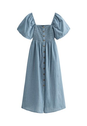 Hellblaues Midikleid mit kurzen Puffärmeln, quadratischem Ausschnitt, gerafftem Oberteil und einer vorderen Reihe brauner Knöpfe.