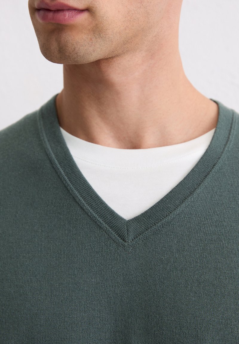 Marc O'Polo V-NECK Jumper mangrove/green Zalando