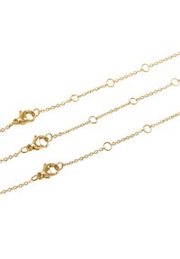 Goldkette mit mehreren Gliedern und drei Karabinerverschlüssen. Das Design zeigt gleichmäßig verteilte runde Ringe und hat eine glatte Oberfläche.