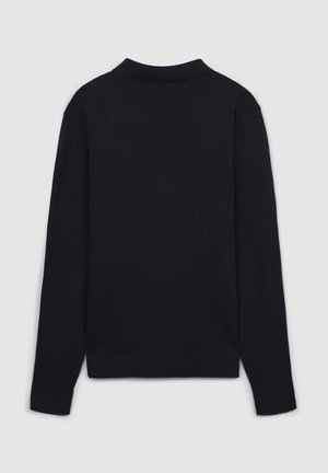 Polo a maniche lunghe nera con colletto classico, polsini a coste e orlo dritto. Tessuto morbido con una texture liscia, senza motivi né dettagli.