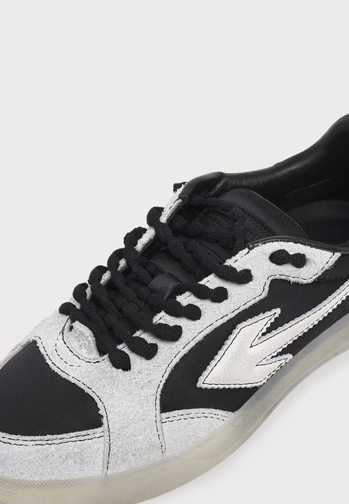Off-White END OF PLAY WORN OUT EFFECT - Trainers - black/white — photo 6