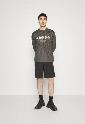 7 DAYS Active GRAPHIC TEE UNISEX - Langarmshirt - raven