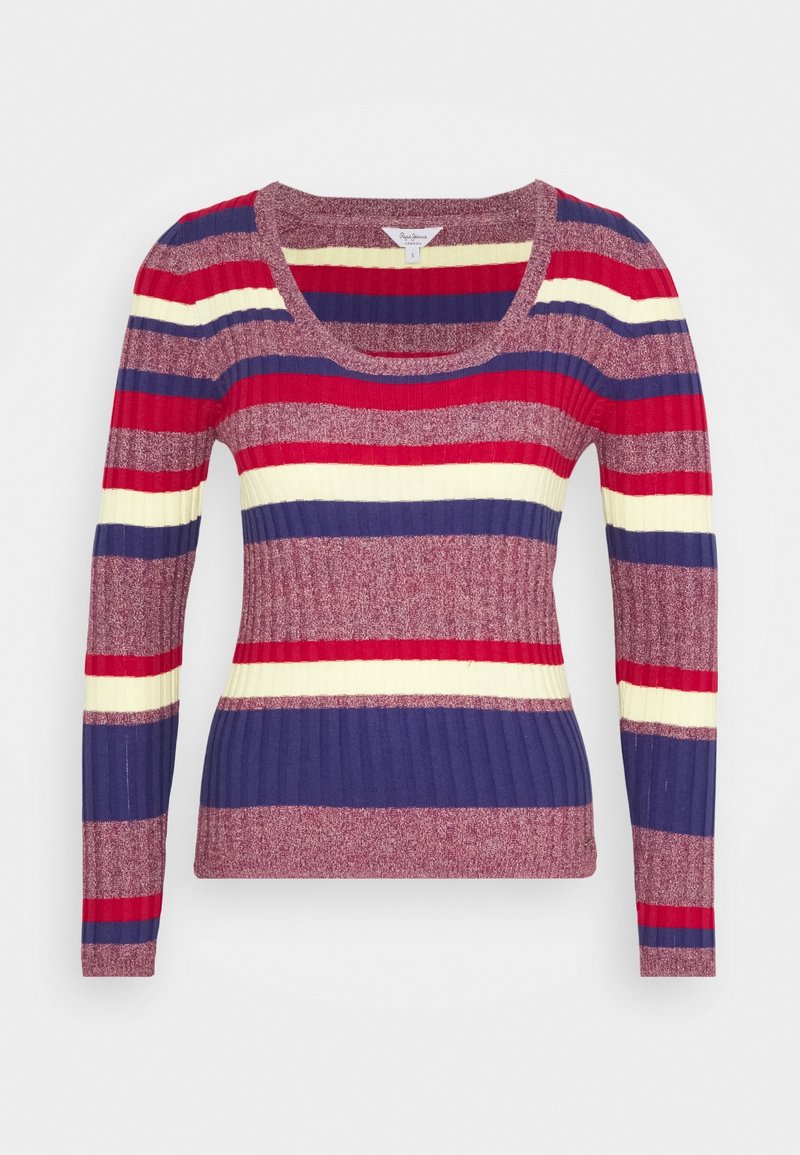 Pull à manches longues côtelé avec un col en forme de scoop, rayures multicolores en rouge, blanc, jaune et bleu sur un tissu texturé.