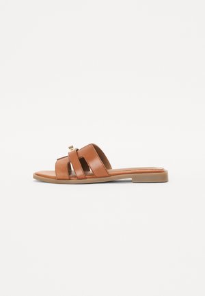 Mules - cognac