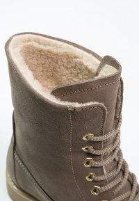 Tamaris Stivaletti stringati - taupe