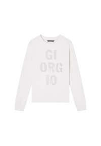 Sudadera blanca de manga larga, con cuello redondo, que presenta "GIORGIO" en letras plateadas brillantes en la parte frontal. Acabado de tela texturizada.