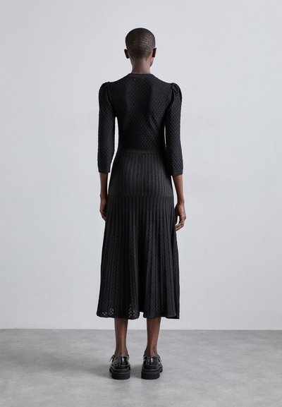 sandro TUILERIES - Robe pull - noir