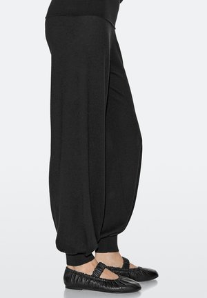 Massimo Dutti Baleríny s páskem - black