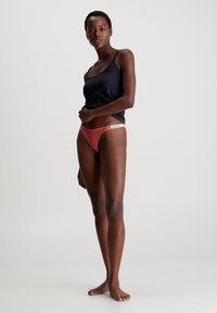 Calvin Klein Underwear DIPPED THONG - String - marsala