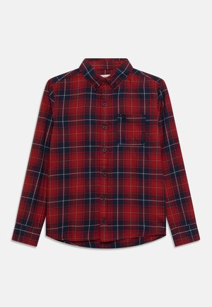 Camisa de manga larga con estampado a cuadros en rojo y azul marino, con cuello abotonado, bolsillo delantero y dobladillo curvo. Confeccionada con tela ligera.