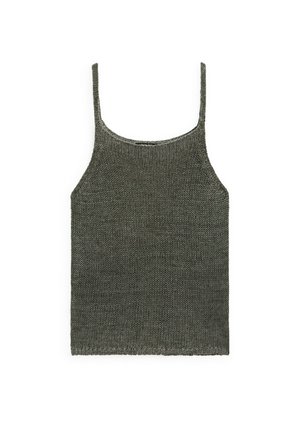 Ärmelloses Oberteil aus dunkelgrünem Strickstoff. Verfügt über eine feine Textur, einen runden Halsausschnitt und dünne Schulterträger. Einfaches und figurbetontes Design.