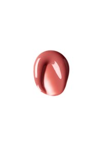 Rossetto liquido cremoso di colore rosa tenue, finitura lucida, forma a goccia, texture liscia, che esalta la lucentezza naturale.