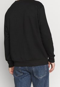 FAKTOR Felpa - black