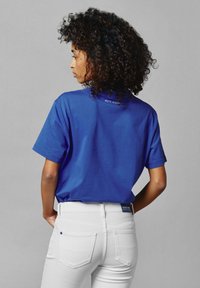 Red Bull Racing x Pepe Jeans RED BULL RACING LOGO DRIVER TEE - Triko s potiskem - electric blue