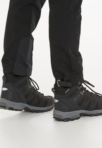 North Bend Cargobukser - black