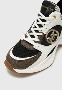 Thumbnail Image 9