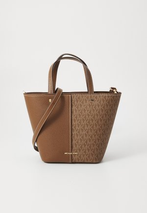FLORA SM XBODY - Geantă de mână - dark caramel