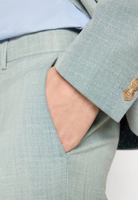 Isaac Dewhirst THE FASHION SUIT MODERN FIT SET - Κοστούμι - sage