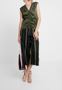 Ted Baker Tygbyxor - dark blue