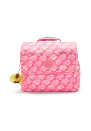 Borsa rettangolare rosa con un motivo a cuori, dotata di chiusura a pattina, manico per il trasporto e un portachiavi a forma di scimmietta gialla.