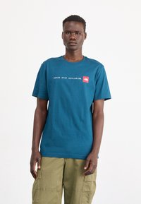 The North Face NEVER STOP EXPLORING TEE - Camiseta estampada - midnight petrol