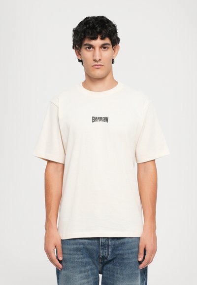 T-shirt in cotone crema con scollatura rotonda e maniche corte, presenta un logo stampato nero "BARROW" sul petto. Vestibilità casual.