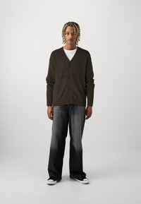 Jack & Jones JOROLLIE CARDIGAN - Cardigan - chocolate lab