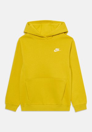 Sweatshirt à capuche jaune en tissu doux, avec une poche kangourou à l'avant et un logo Nike blanc sur la poitrine gauche.