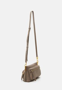 Coccinelle COCCINELLEHYLE - Kézitáska - warm taupe