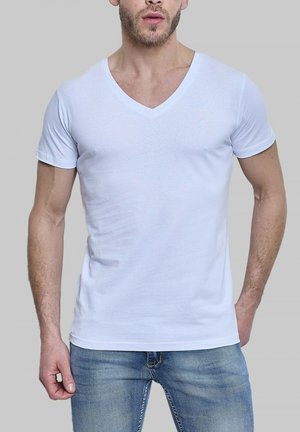 T-shirt blanc à manches courtes en V, fabriqué en coton léger, avec un design ajusté, une texture lisse et des coutures minimales.