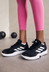 Unselected, core black/footwear white/grey six