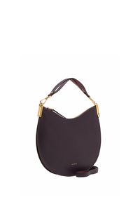 Bolso de piel color púrpura oscuro con una silueta curva, acentos de hardware dorado y una correa desmontable. Textura suave, diseño minimalista.