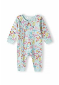 Färgglad babyromper gjord av mjukt tyg, med en ljusblå bas och lekfulla mönster av djur, regnbågar och blommor.