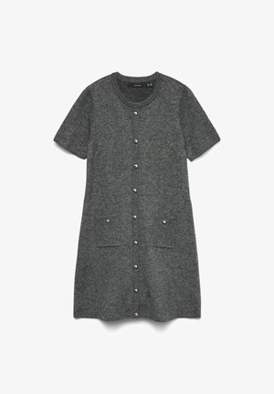 Siva pletena obleka s kratkimi rokavi, okroglo izrezom, zapiranjem z bisernimi gumbi, dvema sprednjima žepoma in ravno silhueto.