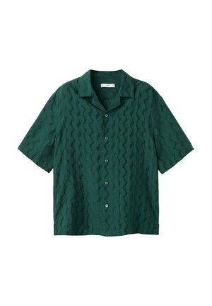 Tmavozelená krátkym rukávom košeľa na gombíky s textúrovaným vlnitým vzorom a uvoľneným golierom.