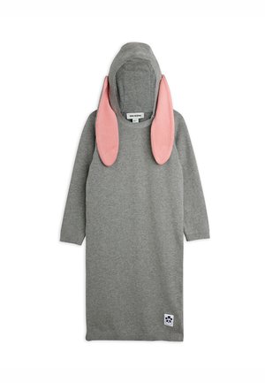 Robe grise à manches longues avec capuche, dotée d'oreilles de lapin roses attachées à la capuche et d'un petit patch visage de panda près de l'ourlet.