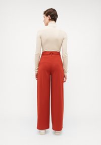 Anna Field Tall Hlače - dark red