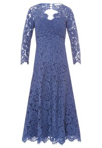Vestido de encaje en azul profundo, con largas mangas de encaje, un dobladillo con forma de escallola y patrones florales por todo el vestido. Detalle en la espalda con forma de llavero.