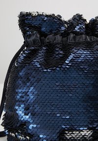 Pieces Handväska - blue