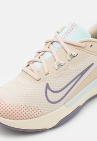 Nike Performance JUNIPER 2 GTX - Zapatillas de trail running - sanddrift/daybreak/glacier blue/cosmic clay/coconut milk