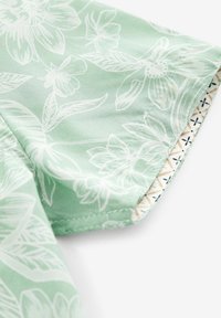 Next SHORT SLEEVES PRINTED - REGULAR FIT - Hemd - green