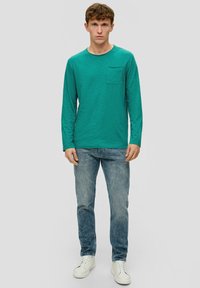 s.Oliver MIT AUFGESETZTER BRUSTTASCHE - Longsleeve - smaragd