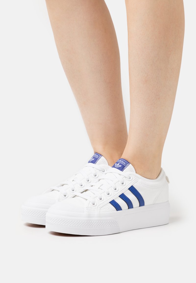 adidas Originals NIZZA PLATFORM - Sportbačiai - footwear white/semi lucid blue/core black