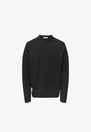 Suéter de punto negro con cuello redondo, mangas largas, puños y dobladillo acanalados, con un pequeño detalle de etiqueta en el lateral. Textura suave.