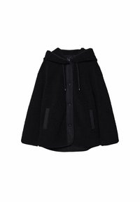 Schwarze Kapuzenjacke aus strukturiertem Fleece mit Knopfverschluss und Seitentaschen, die eine kontrastierende Fütterung für zusätzliche Details aufweist.
