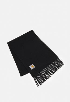 Écharpe noire en tissu doux, avec de longues franges à une extrémité et un petit logo carré près du bord.