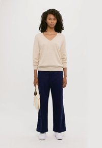 Polo Ralph Lauren WOOL V-NECK SWEATER - Striktrøje - almond heather